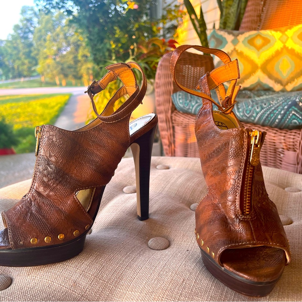 House of Dereon heels size 7